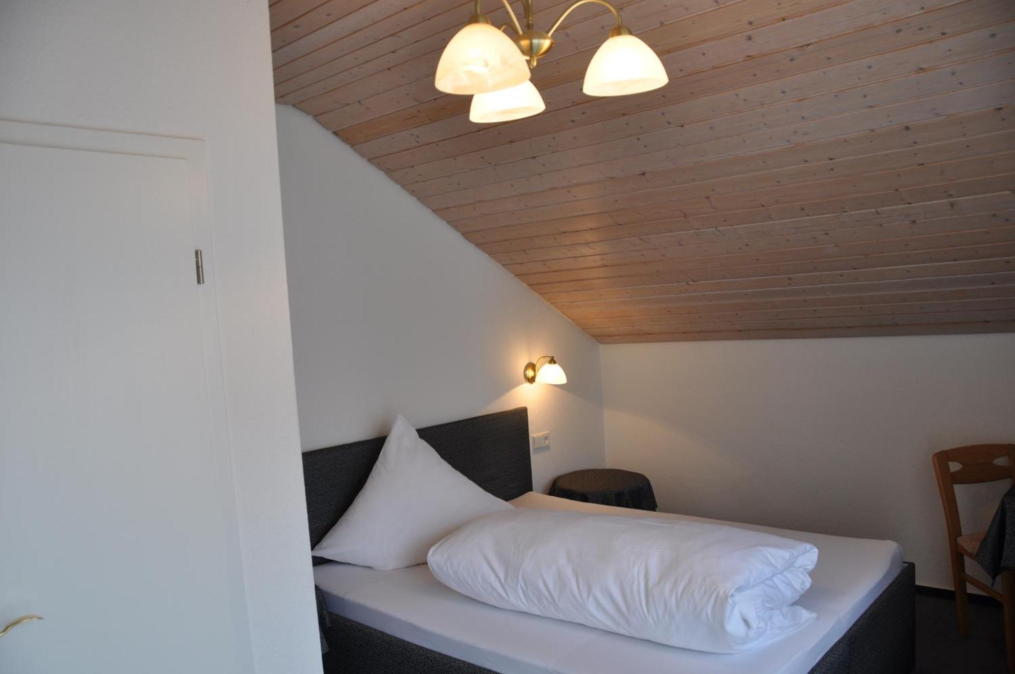 Gaestehaus Ullmannshof Kirchheim am Neckar Room photo