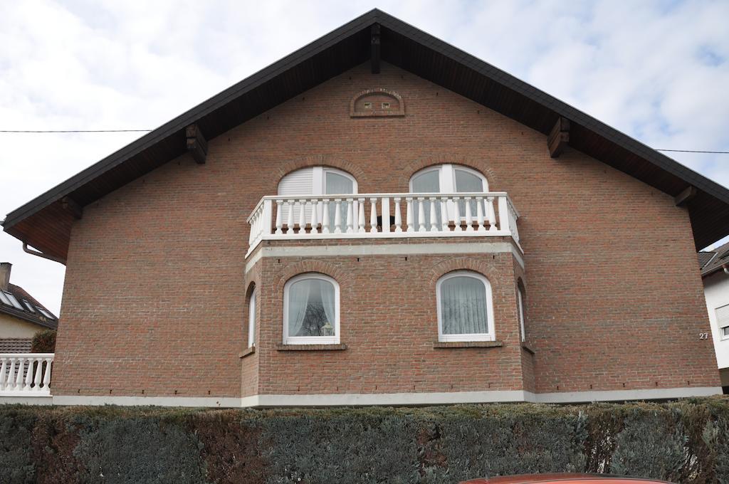 Gaestehaus Ullmannshof Kirchheim am Neckar Exterior photo