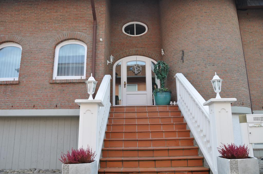 Gaestehaus Ullmannshof Kirchheim am Neckar Exterior photo